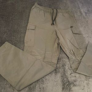 Selling men’s green Nike trouser/jogger cargo pants size large with drawstrings